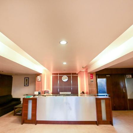 Lucky Hotel Goregaon Bombay Esterno foto