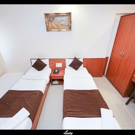 Lucky Hotel Goregaon Bombay Esterno foto