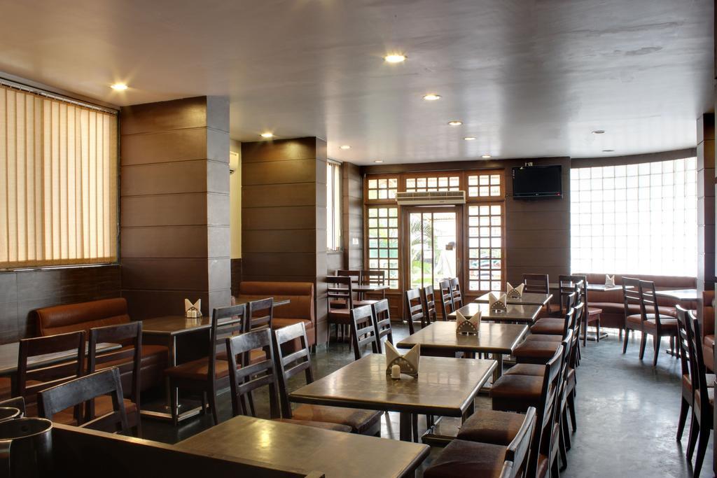 Lucky Hotel Goregaon Bombay Esterno foto