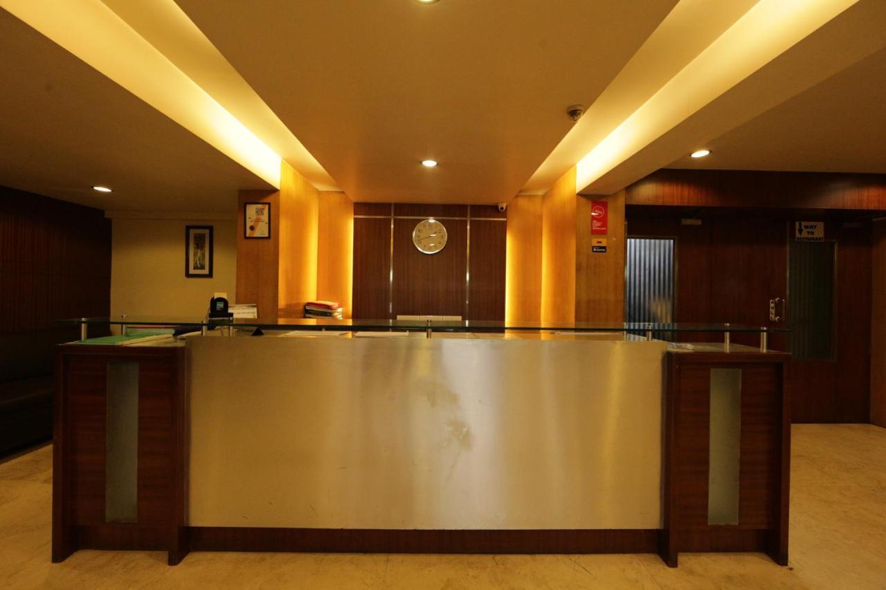 Lucky Hotel Goregaon Bombay Esterno foto