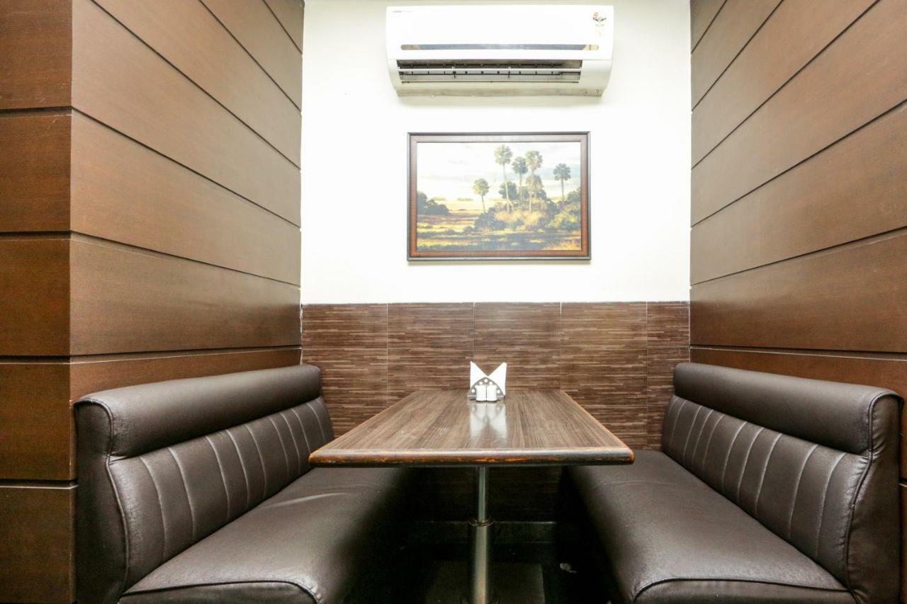 Lucky Hotel Goregaon Bombay Esterno foto