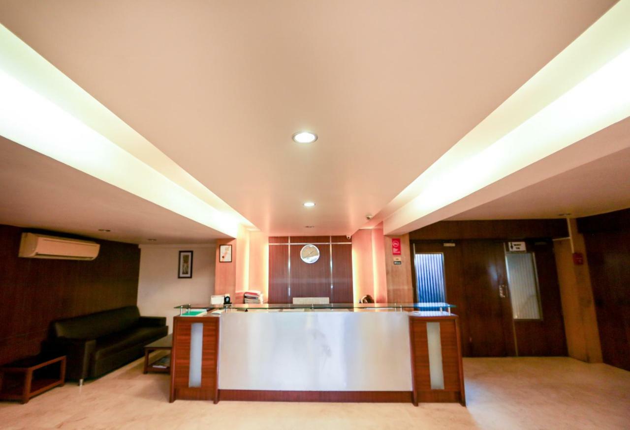 Lucky Hotel Goregaon Bombay Esterno foto
