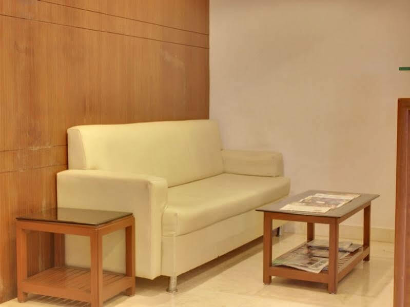 Lucky Hotel Goregaon Bombay Esterno foto