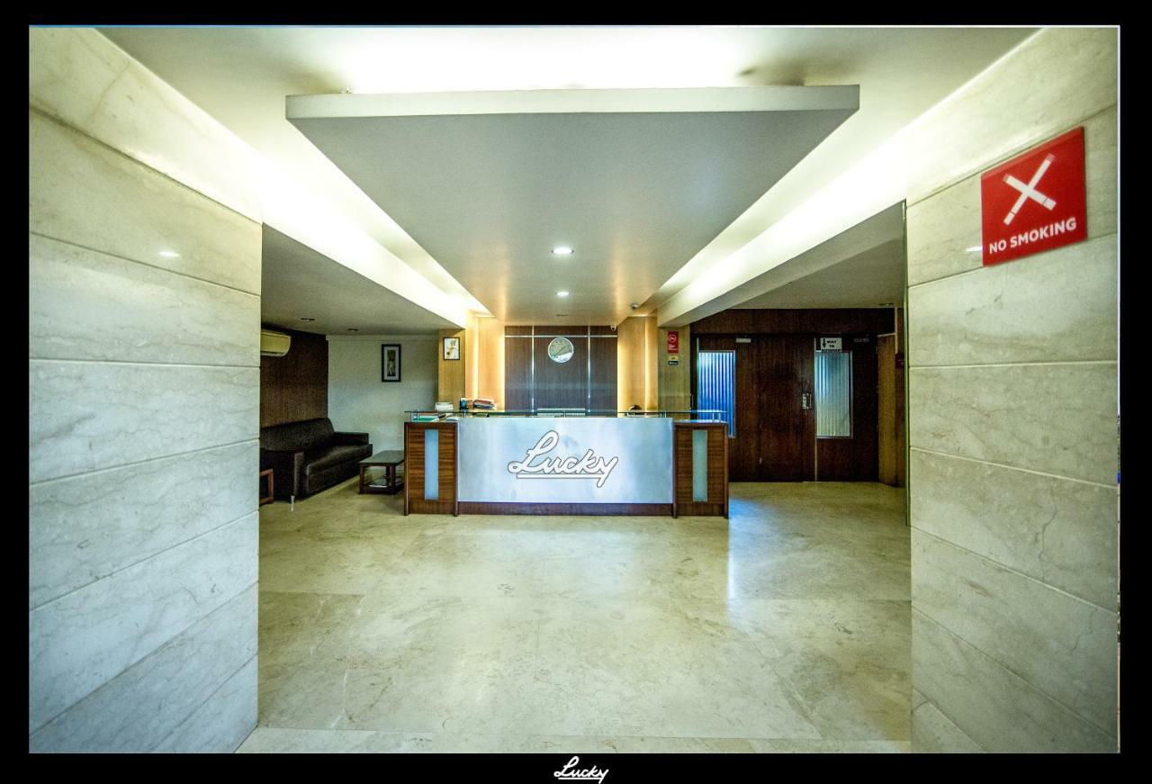 Lucky Hotel Goregaon Bombay Esterno foto