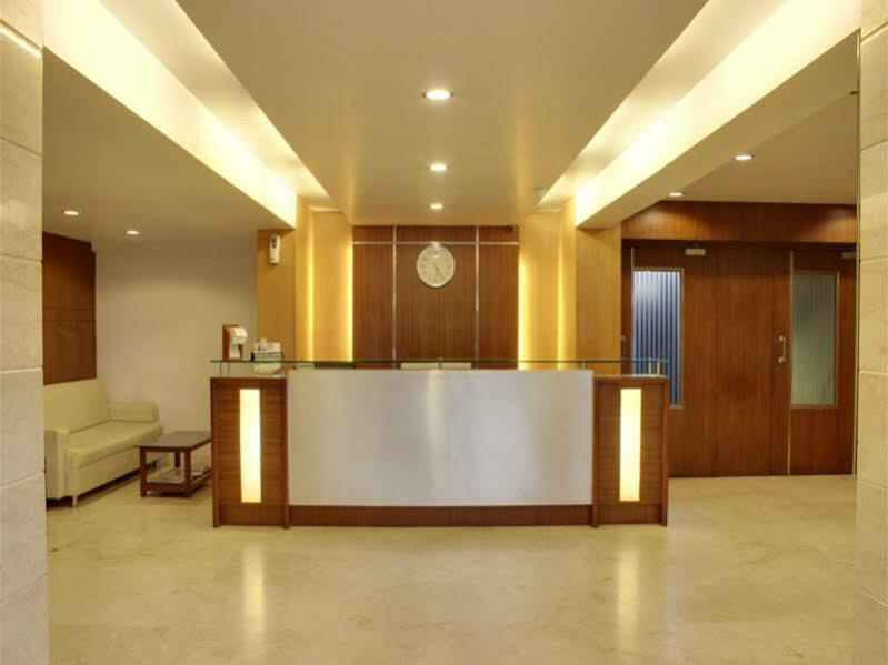 Lucky Hotel Goregaon Bombay Esterno foto