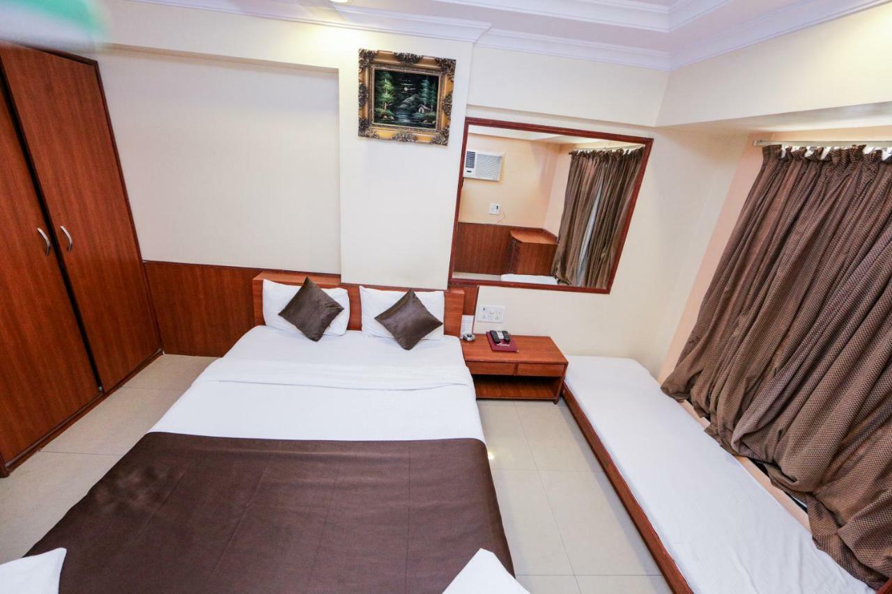 Lucky Hotel Goregaon Bombay Esterno foto