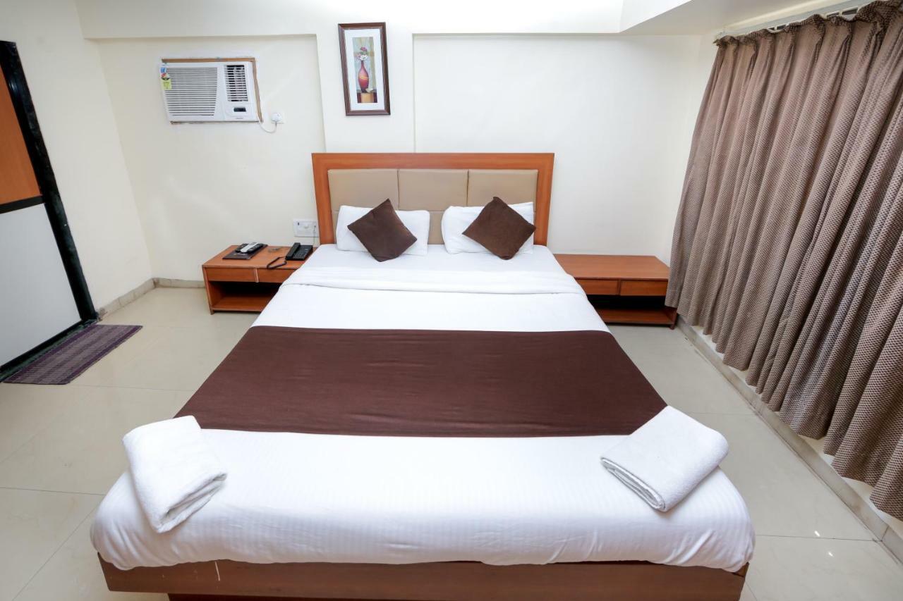 Lucky Hotel Goregaon Bombay Esterno foto