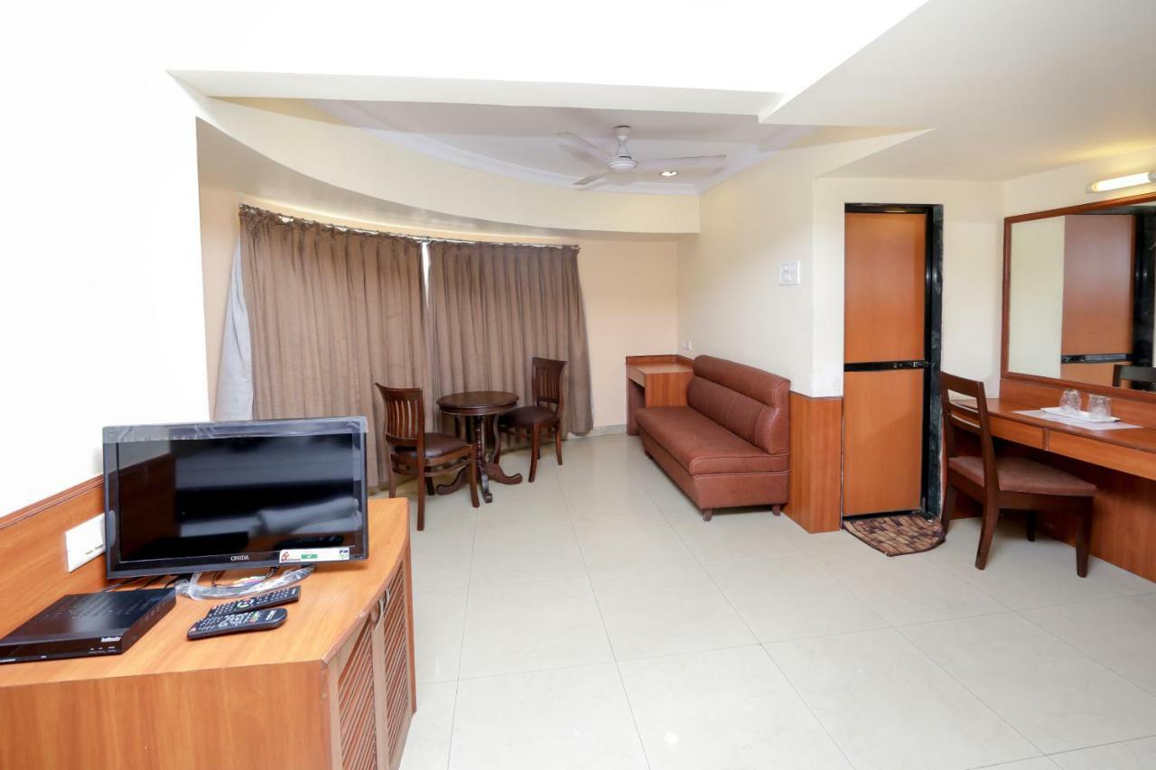 Lucky Hotel Goregaon Bombay Esterno foto