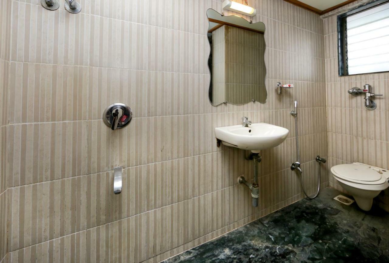 Lucky Hotel Goregaon Bombay Esterno foto