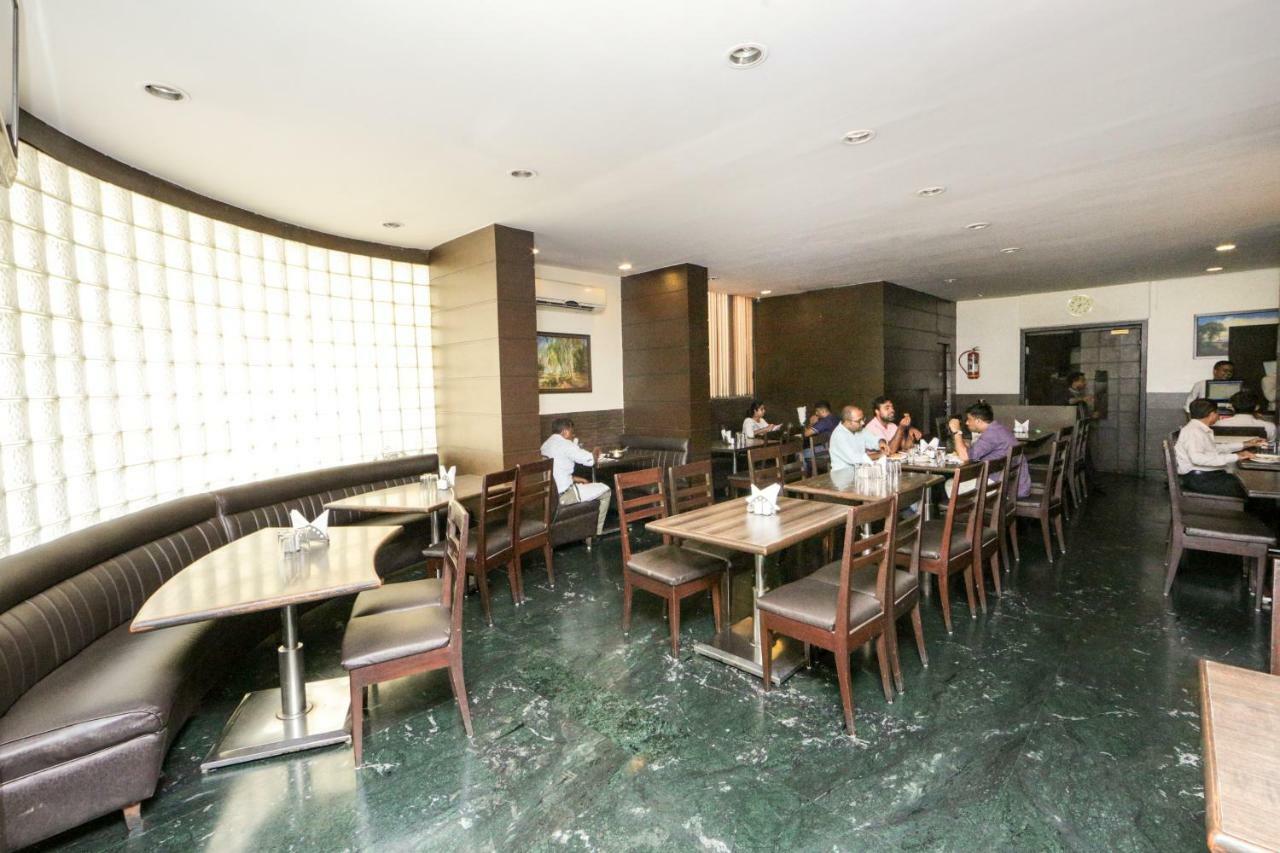 Lucky Hotel Goregaon Bombay Esterno foto