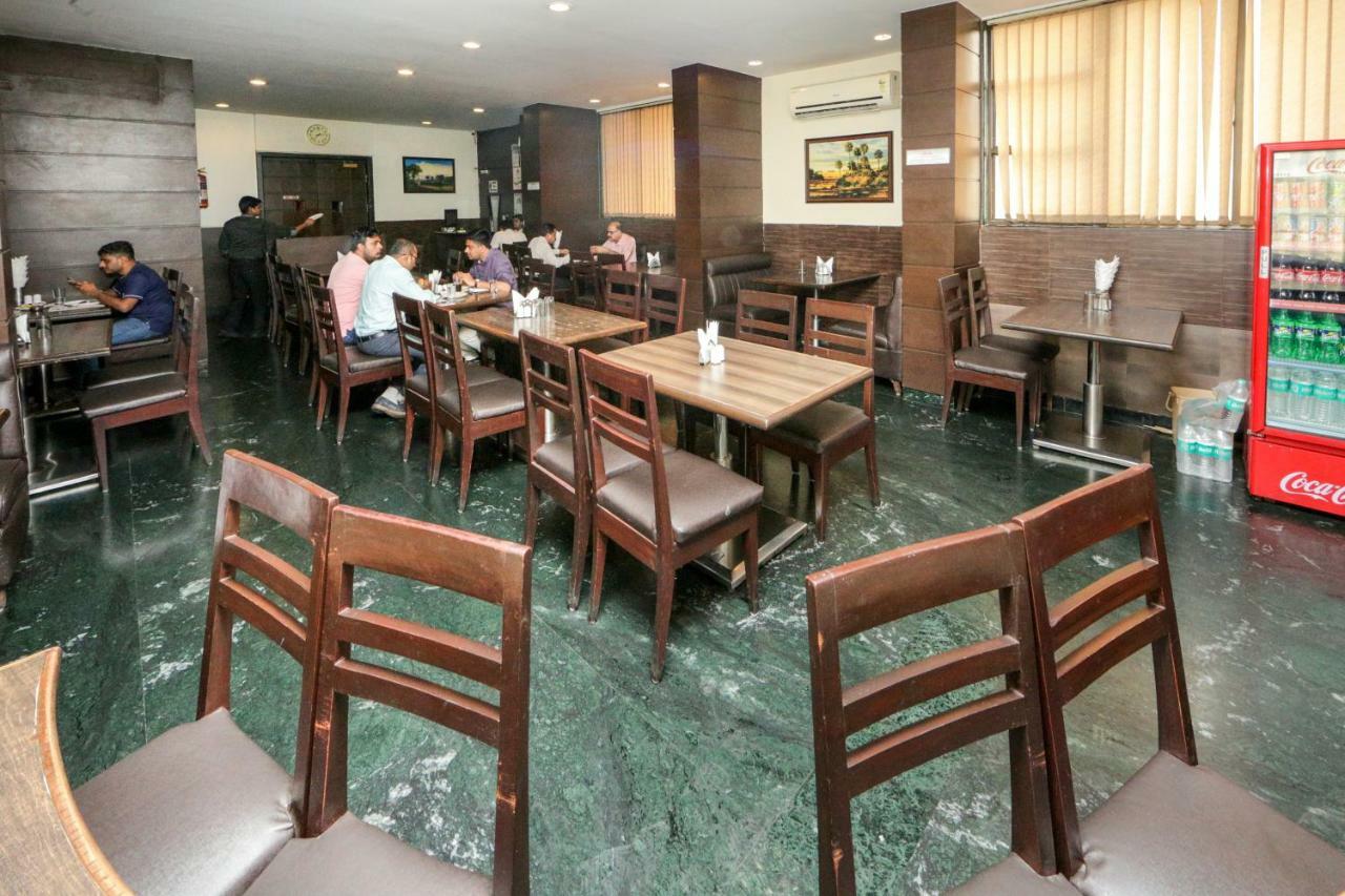 Lucky Hotel Goregaon Bombay Esterno foto