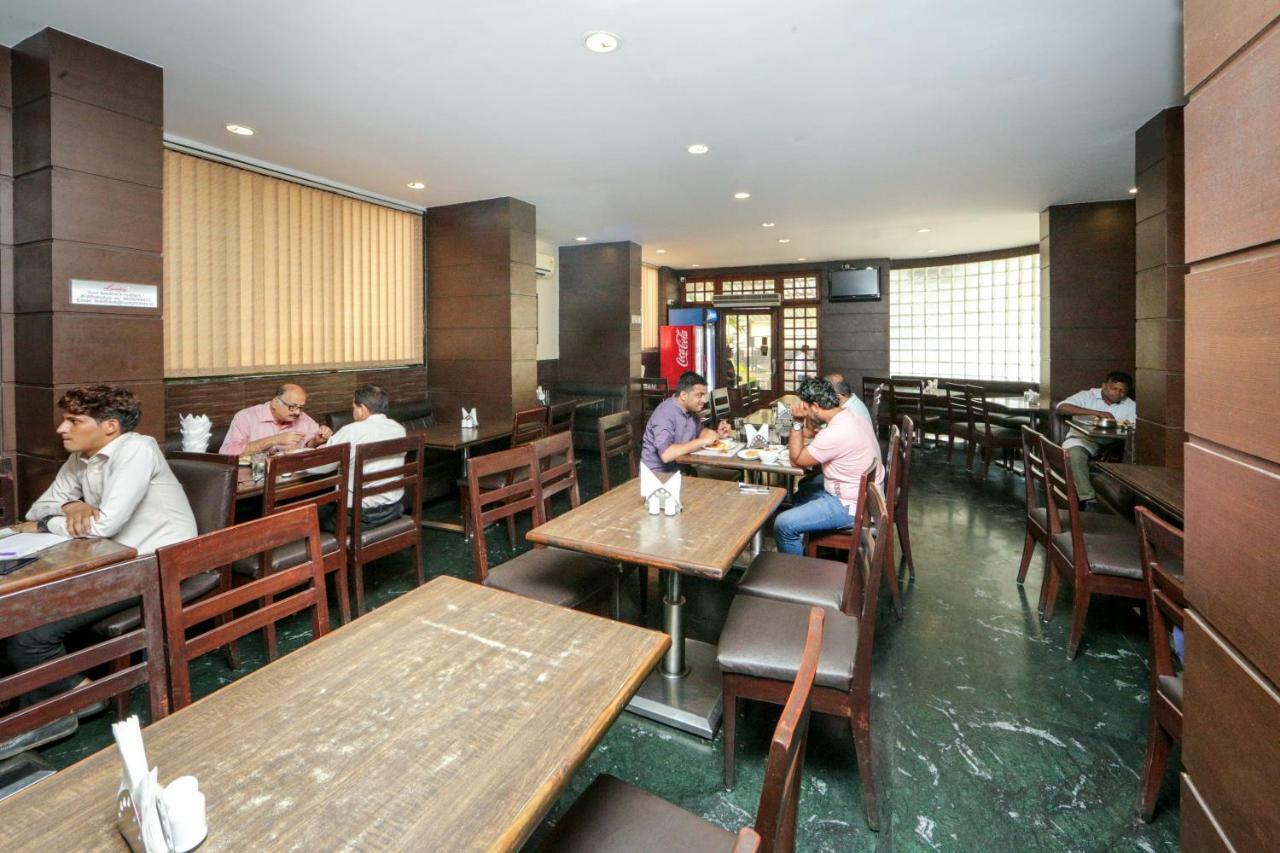 Lucky Hotel Goregaon Bombay Esterno foto