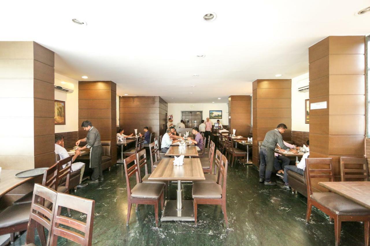 Lucky Hotel Goregaon Bombay Esterno foto