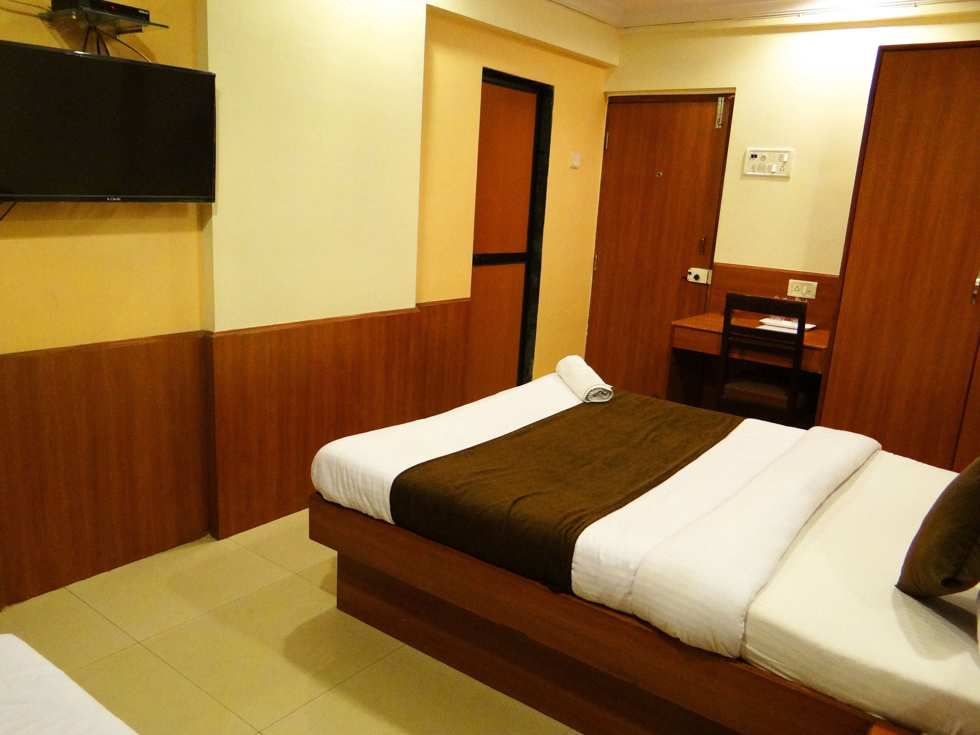 Lucky Hotel Goregaon Bombay Esterno foto
