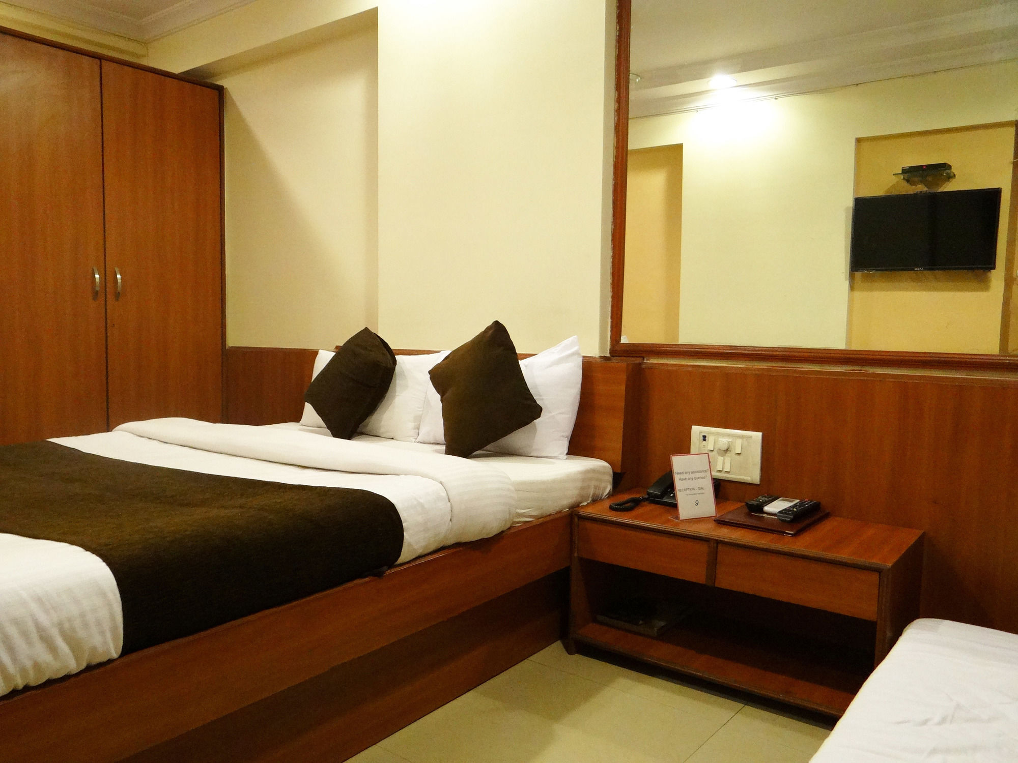 Lucky Hotel Goregaon Bombay Esterno foto