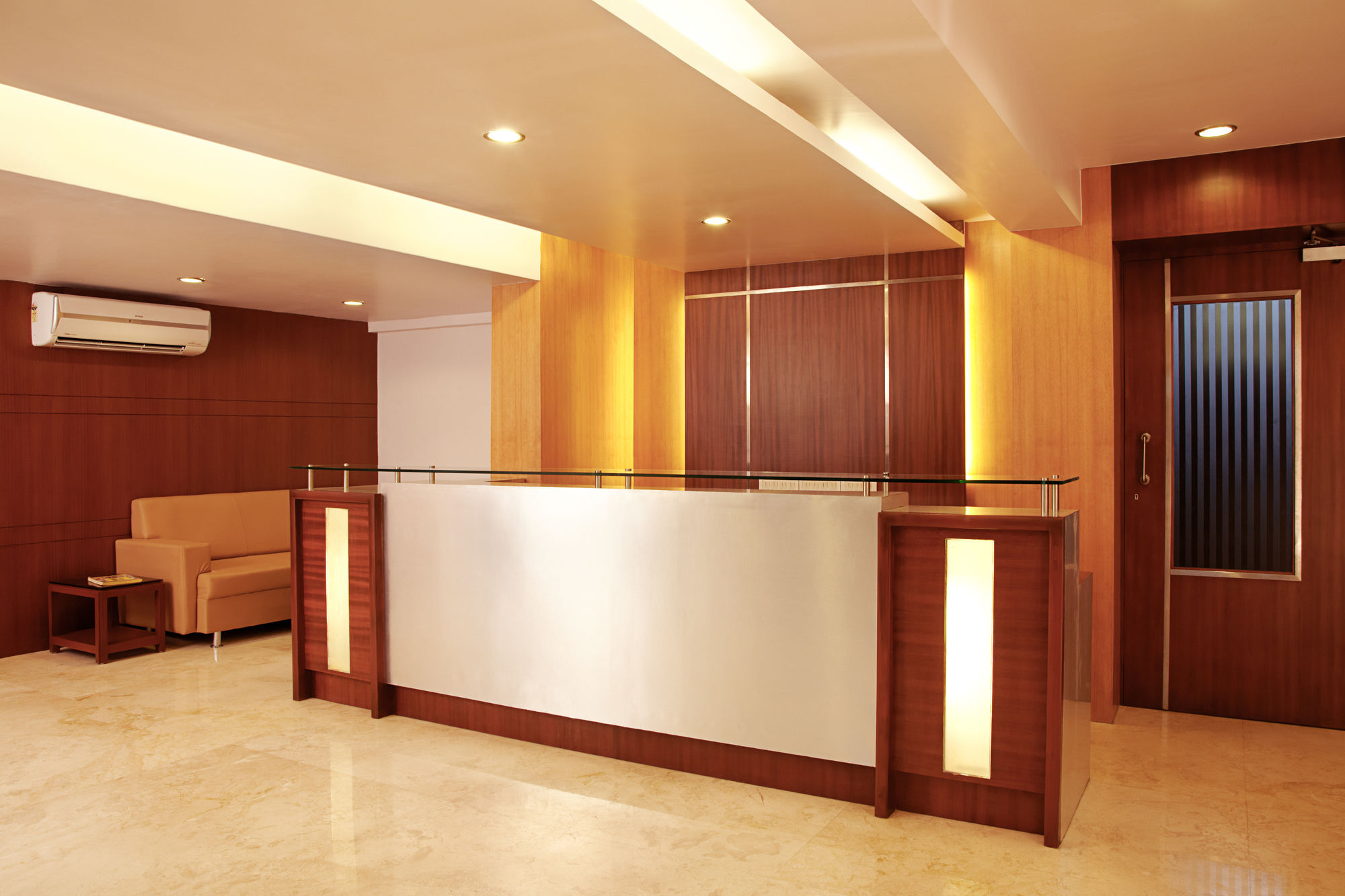 Lucky Hotel Goregaon Bombay Esterno foto