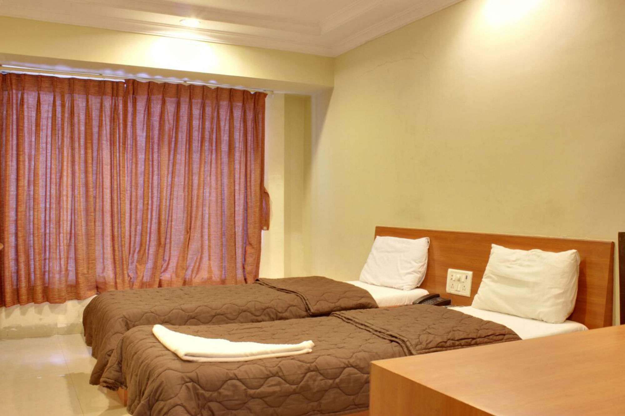 Lucky Hotel Goregaon Bombay Esterno foto
