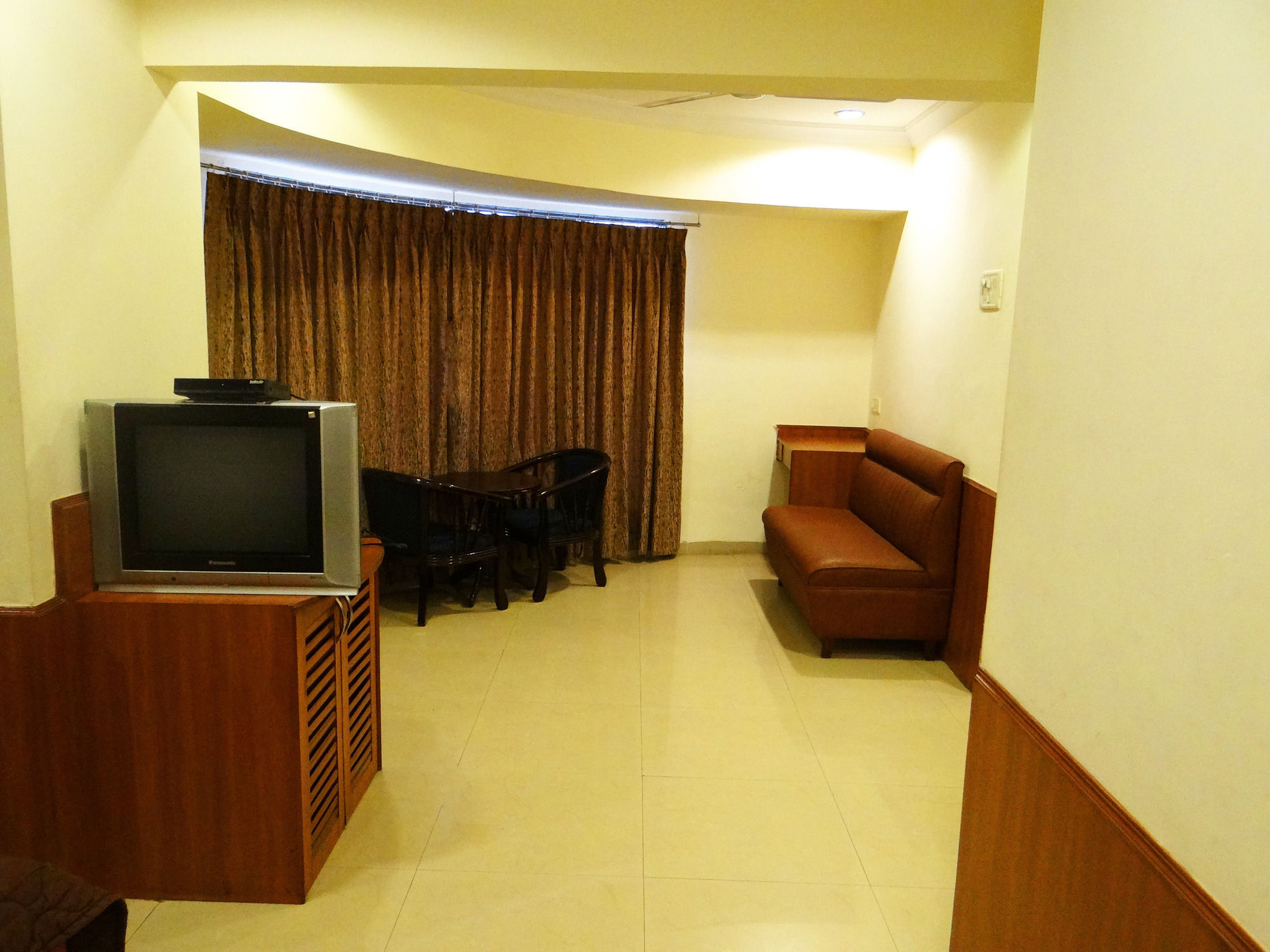Lucky Hotel Goregaon Bombay Esterno foto